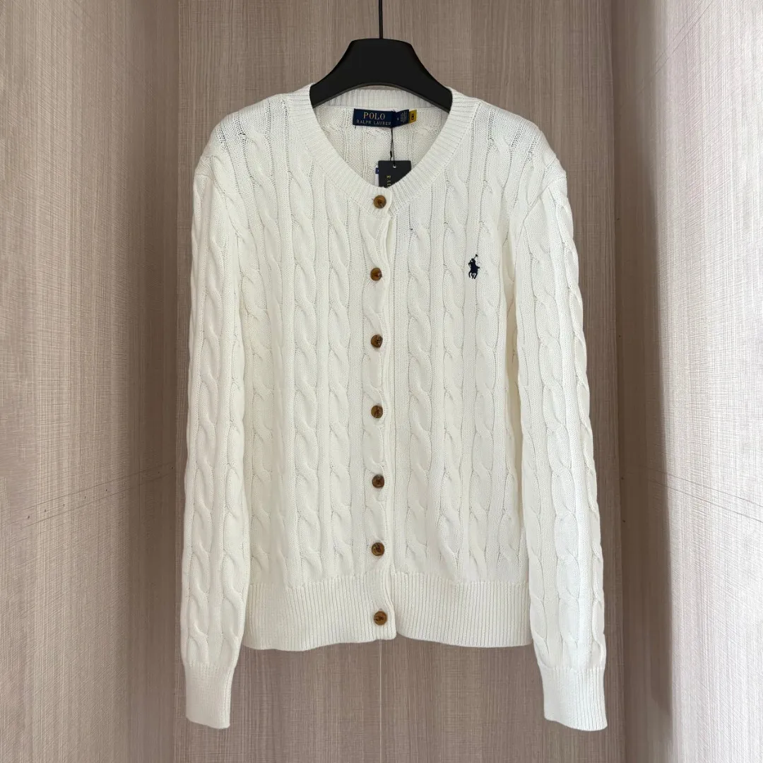 P220 RALPH LAUREN Ralph Lauren sixteen colors classic small label embroidery hemp cardigan round neck long sleeve button knitted sweater men's and women's tops Size: S M L It is made of pure cotton yarn and multi-knitted pure cotton, which is skin-friendly and comfortable. Small label war horse embroidery twist button round neck cardigan sweater🐎High quality. Follow the blogger to learn how to wear it! Let’s buy a Ralph Lauren cable sweater. It’s a super hard-to-find series after it became popular. It’s hard to find one on the official website. It’s simple and practical, has a lazy and loose feel, soft and delicate feel, and has a loose fit. Whether worn alone or layered, you can wear a simple one to create different styles of fashion!